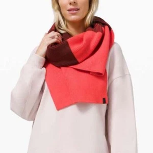 Sciarpa gioco Lululemon Texture Savannah / rosso anguria - maglia a costine avvolgente - Foto 1 di 6