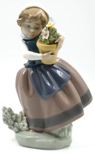 FAB LLADRO PORCELAIN GIRL HOLDING PLANT POT SPRING IS HERE 5223 NO DAMAGE 1stQY - Picture 1 of 6