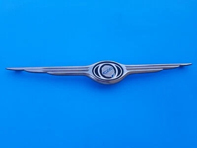 01 02 03 04 CHRYSLER TOWN & COUNTRY PARRILLA DELANTERA EMBLEMA INSIGNIA SÍMBOLO OEM (2002) Foto 1 de 4