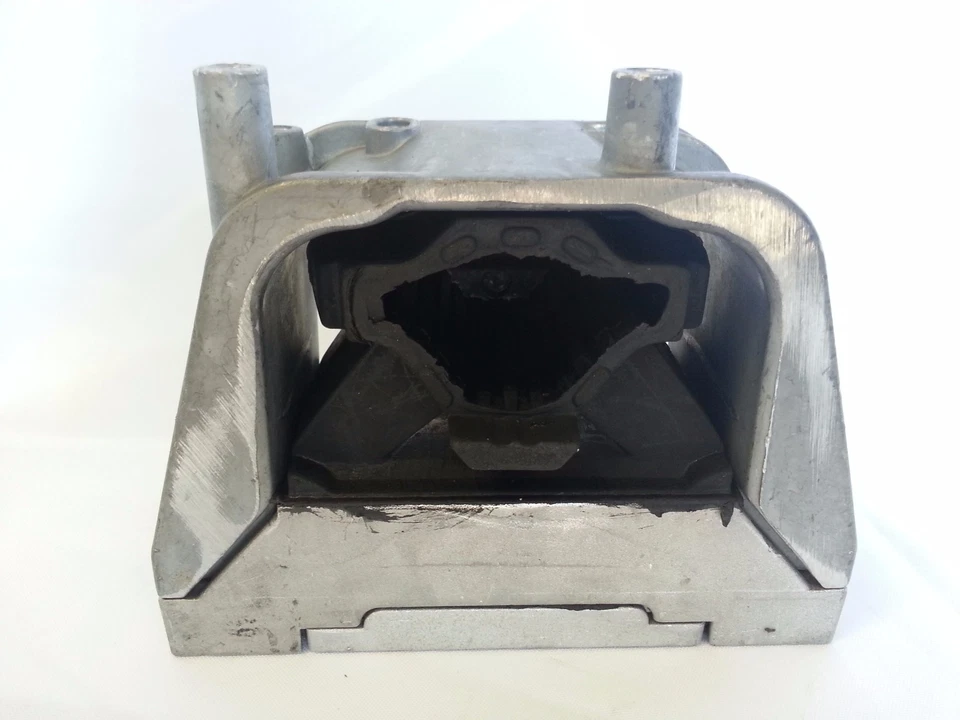 VOLKSWAGEN ENGINE MOUNT RIGHT SIDE BEETLE GOLF JETTA PASSAT RABBIT 1J0-199-262DA - Изображение 1 из 4