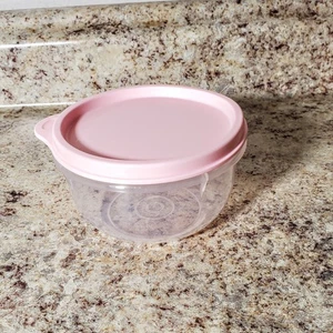 Tupperware Ideal Little Bowl 8 oz transparente #1403 con sello rosa #733 - Imagen 1 de 4