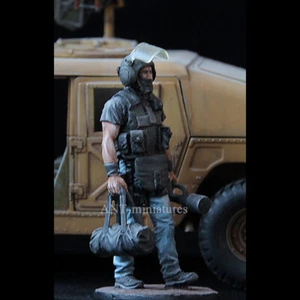 Unpainted 1/35 Resin Soldier Model Information Controller 1705K - Picture 1 of 2