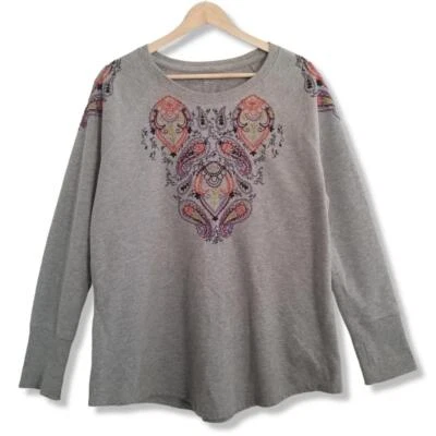 Sudadera Top Grande Gris Boho Paisley Bordada Cuello Redondo Tallada con Volantes Foto 1 de 4