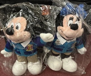 Muñecas de peluche de miembros del elenco de Mickey y Minnie de la década de 1990 en la tienda Disney - Imagen 1 de 5