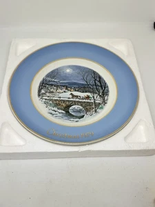 Avon 7a edizione 1979 vintage Piatto natalizio che scorre attraverso la neve Enoch Wedgwood  - Foto 1 di 6