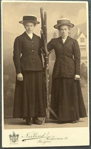 CDV PHOTOGRAPH NORWAY-TWO YOUNG WOMEN IN MASCULINE OUTFITS WEARING STRAW HATS - Picture 1 of 3