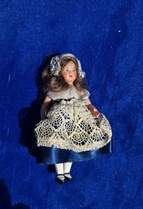 Muñeca niña celuloide miniatura de colección de 3" con bonito vestido escala 1:12 - Imagen 1 de 5