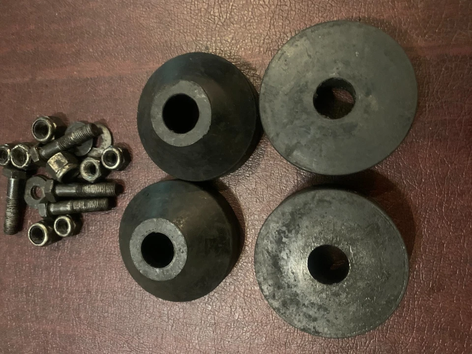 Triumph TR4A TR6 TR250 Rear Axle Differential Front Mount Plate 211793 Bushings - Image 1 of 1