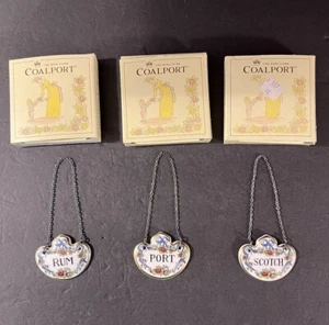 COALPORT Decanter Etichette Fine Bone China Set di 3 “RUM”, “PORT” e “SCOTCH” Nuovo con scatola - Foto 1 di 11