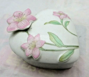 Trinket jewelry box Ceramic heart shaped flowered Cameron Japan white pink - Picture 1 of 5