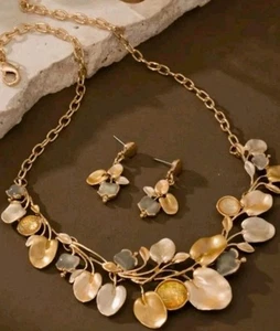 Leaf Design Necklace & Earings Set Enamel Coated - Picture 1 of 3