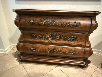 Cómoda pintada Ethan Allen bomba toscana serpentina campo francés decoración floral Foto 1 de 4