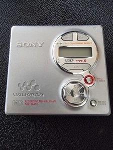 SONY MZ-R410 MINI DISC RECORDER SILBERGRAU & ROT EIN VINTAGE KLASSIKER FUNKTIONIERT NICHT - Bild 1 von 6