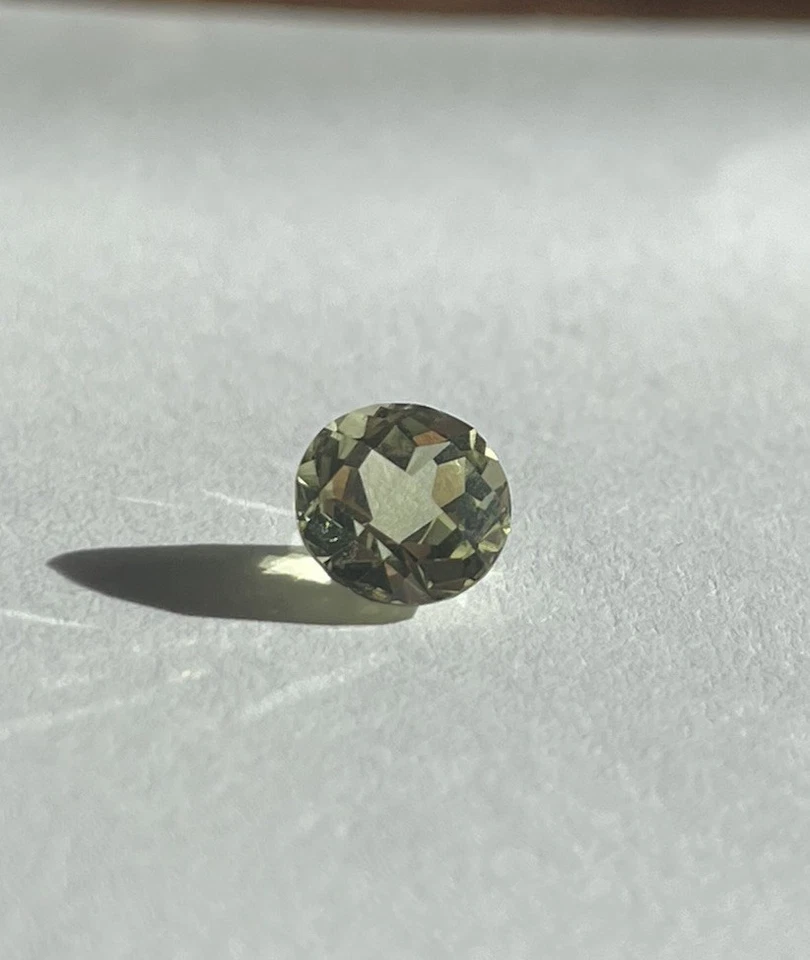 Granate grueso corte tablero de ajedrez redondo verde 1,4 quilates, 6,3 mm Foto 1 de 4