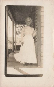 RPPC OLDER WOMAN IN WHITE ON FRONT PORCH c1910 REAL PHOTO POSTCARD 111325 U - Picture 1 of 3