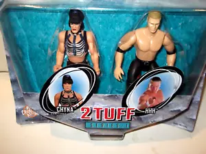 ✰ Figurina Jakks Pacific WWF 2 Tuff Serie 1 Chyna & HHHH - Confezione da 2 sigillate - Foto 1 di 3