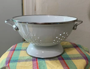 White enamel colander - Picture 1 of 3