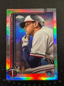 2025 Topps Chrome #234 Brooks Lee RC Base SSP variazione immagine (1:8.451) gemelli - Foto 1 di 1
