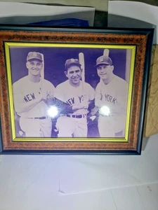 Foto enmarcada 8x10 de Mickey Mantle Yogi Berra y Roger Maris de los Yankees de Nueva York - Imagen 1 de 4