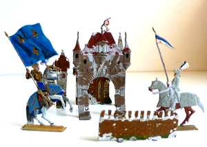 LOT PLATS D'ÉTAIN MOYEN AGE 2 CHEVALIERS-CHATEAU-TOURS Ht TOUR 7 cm BON ÉTAT - Imagen 1 de 9