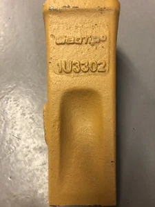 13 Tone Cat style bucket tooth With Pin And Retainer 1U3202/j300 Geo Tip - Picture 1 of 3