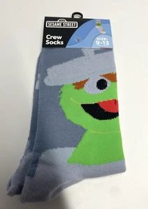 Sesamstraße Oscar The Grouch lustige Herrensocken Größe 9-13 Neuheit Crew-Socken - Bild 1 von 2
