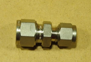 10 mm Rohr x 8 mm Rohradapter, Edelstahl, Swagelok SS-10MO-6-8M - Neu - Bild 1 von 5