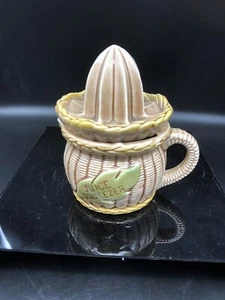 Vintage Entsafter Reibahle klein rund taupefarben Korbgeflecht Design rundum - Bild 1 von 11