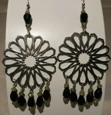 Orecchini in argento 925 millesimi rodiato con gocce in onice e peridoto - Immagine 1 di 4