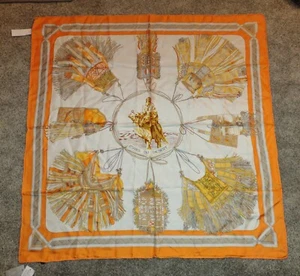 TAIHU NEVE 100% Sciarpa avvolgente donna scialle seta. Arancione/bianco. 34""x34""." Nuovo con etichette - Foto 1 di 9