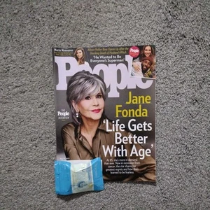 PEOPLE MAGAZINE MAY 15, 2023 JANE FONDA (COVER) "LIFE GETS BETTER WITH AGE" - Picture 1 of 24