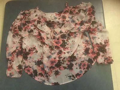 Blusa Arizona Jeans Juniors Talla Grande 1X Rosa Floral Multicolor $38 NUEVA Foto 1 de 4