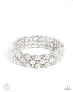 Paparazzi Cosmetic Character White Bracelet NWT - Picture 1 of 2