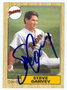 Steve Garvey autographed Baseball Card (San Diego Padres) 1987 O-Pee-Chee #100 - Picture 1 of 1