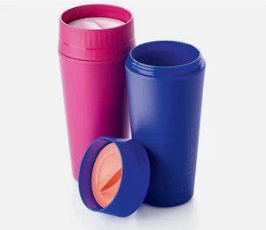 2 tazas de cercanías aisladas Tupperware 360 ' nuevas en cajas café azul y rosa - Imagen 1 de 9