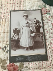 Brooklyn New York antica foto armadio sposa moglie sposata giovane donna ragazza CARINA - Foto 1 di 24