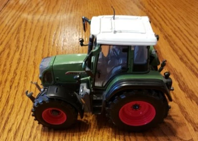 FENDT 415 VARIO SCALE 1/32 UNIVERSAL HOBBIES DIE CAST METAL TOY TRACTOR PREOWNED - Image 1 of 4