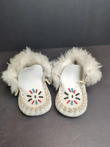 BEBÉ/NIÑO PEQUEÑO - Minnetonka Cuero Genuino Blanco Botines Mocasín TALLA 1 UNISEX - Imagen 1 de 15