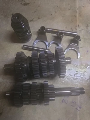 Kawasaki KX125 1994 OEM transmisión motor tranny montaje engranajes 13127-1229 Foto 1 de 4