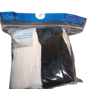 Danskin Now Size M 10.5-4 Crew Socks Girls 10 Pack Cushioned White Black NEW - Picture 1 of 6