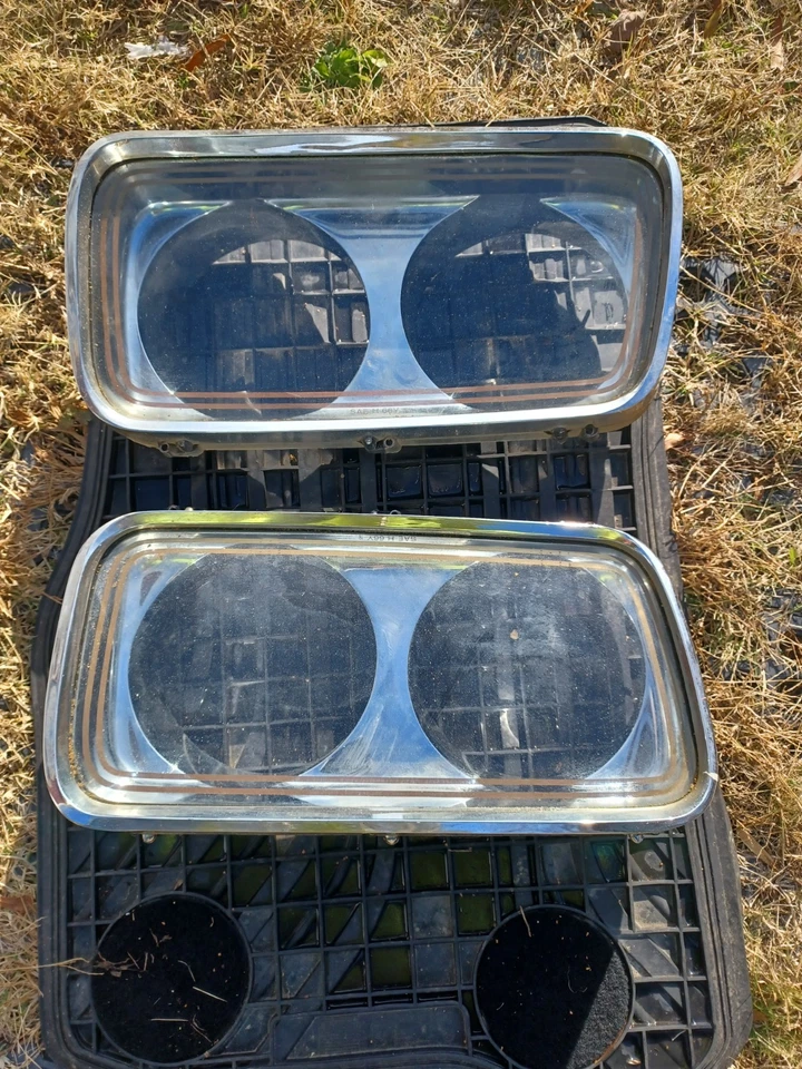 OEM USED 1966 Chrysler Imperial Headlight Bezel Pair Left and Right Foto 1 de 4
