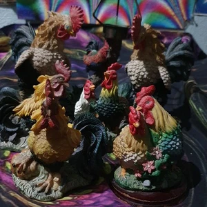 7er Set Vintage Hahn Keramik Harz Gartendeko Bauernhaus Statuen Figuren - Bild 1 von 24