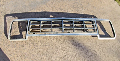1981-85 Dodge W-150 передняя решетка с отделкой вокруг - Изображение 1 из 4