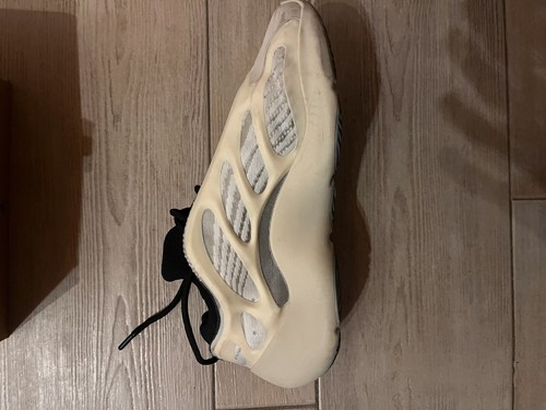 yeezy 700 OG v3 taglia 44