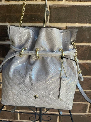 NUEVO CON ETIQUETAS $169 ANTONIO MELANI Bolso Bandolera Cubo Cuero Acolchado Suave Plateado Foto 1 de 4