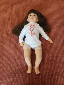 BABY DOLL LIFE LIKE GIRL BROWN HAIR & EYES - Bild 1 von 8
