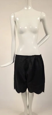 ANTIGUO PANTALÓN CORTO DE DISFRAZ DE HALLOWEEN DE ALGODÓN NEGRO DE 1920 CON BORDE DE ANILLO DORADO Foto 1 de 4
