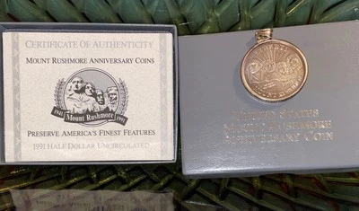 1991 Half Dollar Uncirculated Mount Rushmore Anniversary Coins/medal / - Image 1 of 4