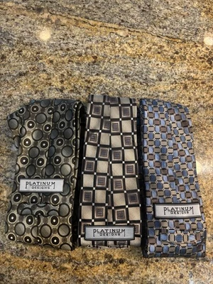 Lote de 3 corbatas clásicas de seda de diseño geométrico Platinum Designs para hombre Foto 1 de 4