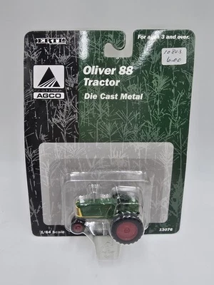 Trator agrícola verde Ertl AGCO Oliver 88 – metal fundido escala 1/64 (2001) - Imagem 1 de 4